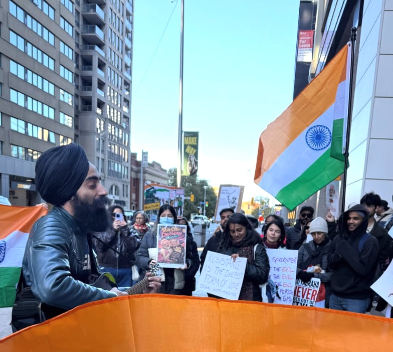 Protestors gathered outside Consulate General of India, Toronto. (Instagram/@firdaus.inquilab)