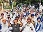 Farmers staging a protest outside the residence of Punjab cabinet minister Harbhajan Singh ETO in Amritsar to seek justice for anti-drug activist Parvinder Singh Jhota. (Sameer Sehgal/HT)