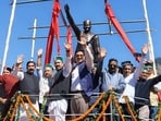 Himachal deputy chief minister Mukesh Agnihotri and Public works and urban development minister Vikramaditya Singh during the unveiling of a statue of former Himachal chief Minister Virbhadra Singh in Sarahan. (HT )