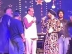 During the programme, the minister objected to the singer's performance. 