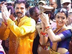 విరోష్ కెరీర్‌లో మైల్‌స్టోన్ మూవీగా రణబాలి- తెలంగాణ సాంప్రదాయాలు పాటించాలని రష్మికకు చెప్పిన విజయ్ దేవరకొండ

