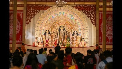 A Durga Puja organised by Purbapalli Durgotsav at Sector 15, Gurugram, on Monday. (Parveen Kumar/HT Photo) A Durga Puja organised by Purbapalli Durgotsav at Sector 15, Gurugram, on Monday. (Parveen Kumar/HT Photo)