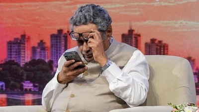 পুজোয় বামেদের বুকস্টলে হামলার নিন্দায় স্বপন দাশগুপ্তের (PTI)