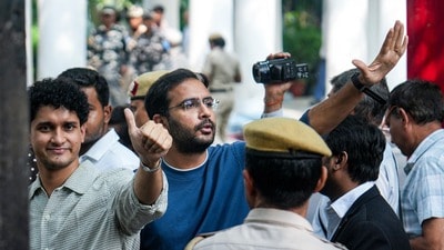 রবিবার দিল্লির মন্দির মার্গ থানায় বিশেষ কার্যনির্বাহী ম্যাজিস্ট্রেটের সামনে শুনানির কথা ছিল। (PTI) রবিবার দিল্লির মন্দির মার্গ থানায় বিশেষ কার্যনির্বাহী ম্যাজিস্ট্রেটের সামনে শুনানির কথা ছিল। (PTI)