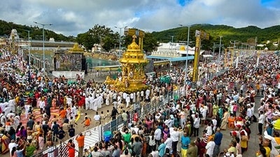 <p>శ్రీవారి స్వర్ణరథోత్సవాన్ని దర్శించుకోవడం వెనుక గొప్ప ఆధ్యాత్మిక అంతరార్థం ఉంది. స్వర్ణరథంపై ఊరేగే లక్ష్మీ సమేతుడైన శ్రీవారిని దర్శించుకోవడం వల్ల ఐశ్వర్యదాత్రి అయిన శ్రీ మహాలక్ష్మీదేవి కటాక్షంతో సమస్త సంపదలు, భోగభాగ్యాలు లభిస్తాయని క్షేత్ర ప్రాశస్త్యం చెబుతోంది.</p> <p>శ్రీవారి స్వర్ణరథోత్సవాన్ని దర్శించుకోవడం వెనుక గొప్ప ఆధ్యాత్మిక అంతరార్థం ఉంది. స్వర్ణరథంపై ఊరేగే లక్ష్మీ సమేతుడైన శ్రీవారిని దర్శించుకోవడం వల్ల ఐశ్వర్యదాత్రి అయిన శ్రీ మహాలక్ష్మీదేవి కటాక్షంతో సమస్త సంపదలు, భోగభాగ్యాలు లభిస్తాయని క్షేత్ర ప్రాశస్త్యం చెబుతోంది.</p>