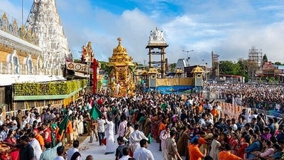 <p>స్వర్ణరథోత్సవంలో ప్రధాన ఆకర్షణగా మహిళలు నిలిచారు. పెద్ద సంఖ్యలో పాల్గొన్న మహిళా భక్తులు ఎంతో భక్తిశ్రద్ధలతో, ఉత్సాహంతో స్వర్ణరథం తాళ్లను పట్టి ముందుకు లాగడం విశేషం.</p> <p>స్వర్ణరథోత్సవంలో ప్రధాన ఆకర్షణగా మహిళలు నిలిచారు. పెద్ద సంఖ్యలో పాల్గొన్న మహిళా భక్తులు ఎంతో భక్తిశ్రద్ధలతో, ఉత్సాహంతో స్వర్ణరథం తాళ్లను పట్టి ముందుకు లాగడం విశేషం.</p>