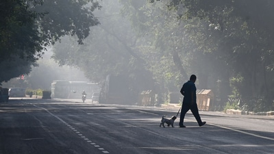 Gram it: A view of a road shrouded in smog and mist in the early morning hours as temperature dipped to 17.1°C near Mandi House in Delhi, on Monday. While the early hours bring a distinct nip in the air, the India Meteorological Department (IMD) has issued a forecast of maximum temperature of 32-34°C and a minimum of 18-20°C for today. As winter edges closer, the city’s mornings are beginning to wear a cooler, hazier look. (Photo: Arvind Yadav/HT)