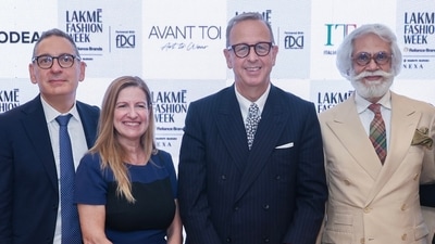 (L-R) Moreno Vignolini, President of Confartigianato Moda ; Antonietta Baccanari, Trade Commissioner, Italian Trade Agency; Antonio Bartoli, Ambassador of Italy to India; and Sunil Sethi, FDCI Chairperson (HTCS)