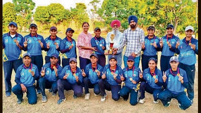 The teams from winning colleges in Ludhiana on Monday. (HT Photo) The teams from winning colleges in Ludhiana on Monday. (HT Photo)