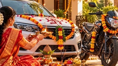 విజయదశమి నాడు కార్లు, బైకులకు పూజ ఎలా చేయాలి? పూజా విధానం, శుభ ముహూర్తం వివరాలు ఇవే! విజయదశమి నాడు కార్లు, బైకులకు పూజ ఎలా చేయాలి? పూజా విధానం, శుభ ముహూర్తం వివరాలు ఇవే!