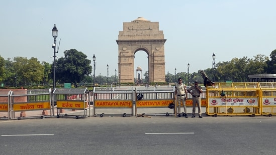 According to the CPCB, Delhi's 24-hour average Air Quality Index (AQI) stood at 139 at 4 pm, placing it in the "moderate" category.
