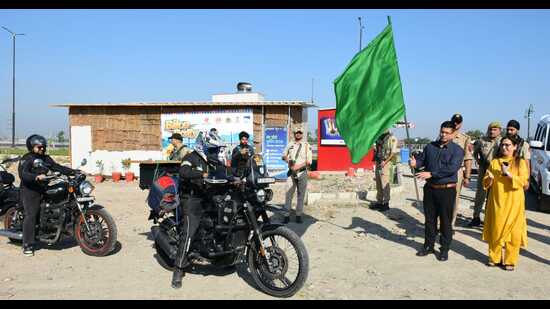 Divisional Commissioner Vikas Kundal flagged off the Jammu–Basohli bike ride from Tawi River Front from Jammu on Monday. (HT)