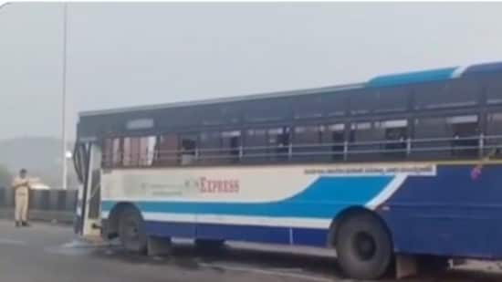 టీజీఆర్‌టీసీ బస్సును ఢీకొట్టిన ట్రక్