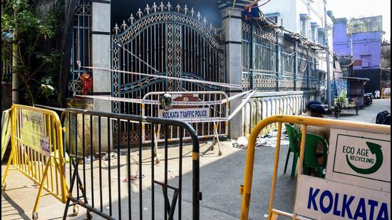 Security tightens outside the quadrant of the Chorbagan Durga Puja pandal stampede site, which claimed the lives of at least 19 people, in Kolkata on Monday. (Utpal sarkar)