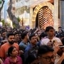 রাত যত বাড়ছে, ততই বাড়ছে ঠাকুর দেখার ভিড়।