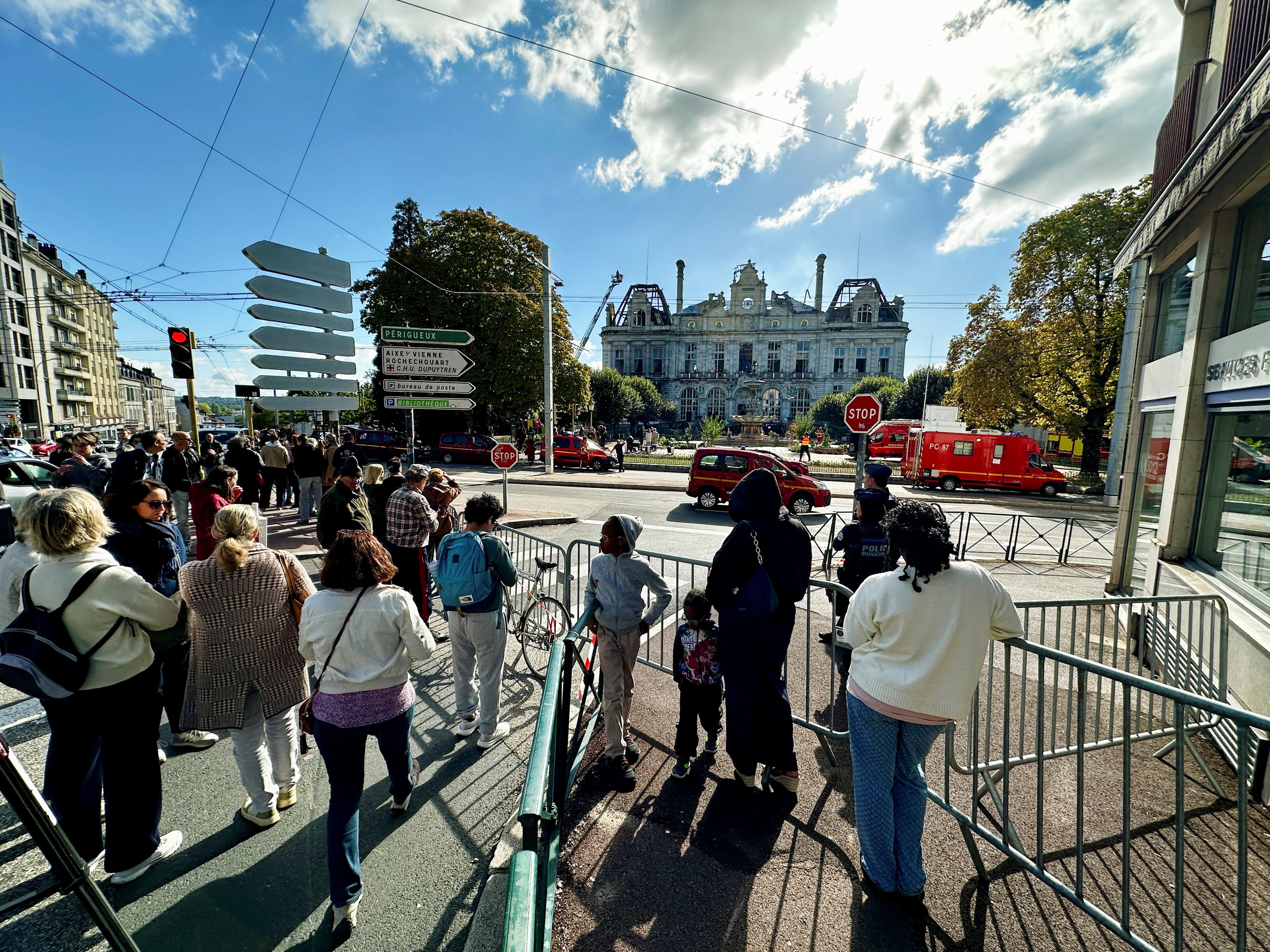 People stand next to the burnt and destroyed Limoges town hall, in Limoges, France, October 18, 2026. REUTERS/Clotaire Achi (REUTERS)
