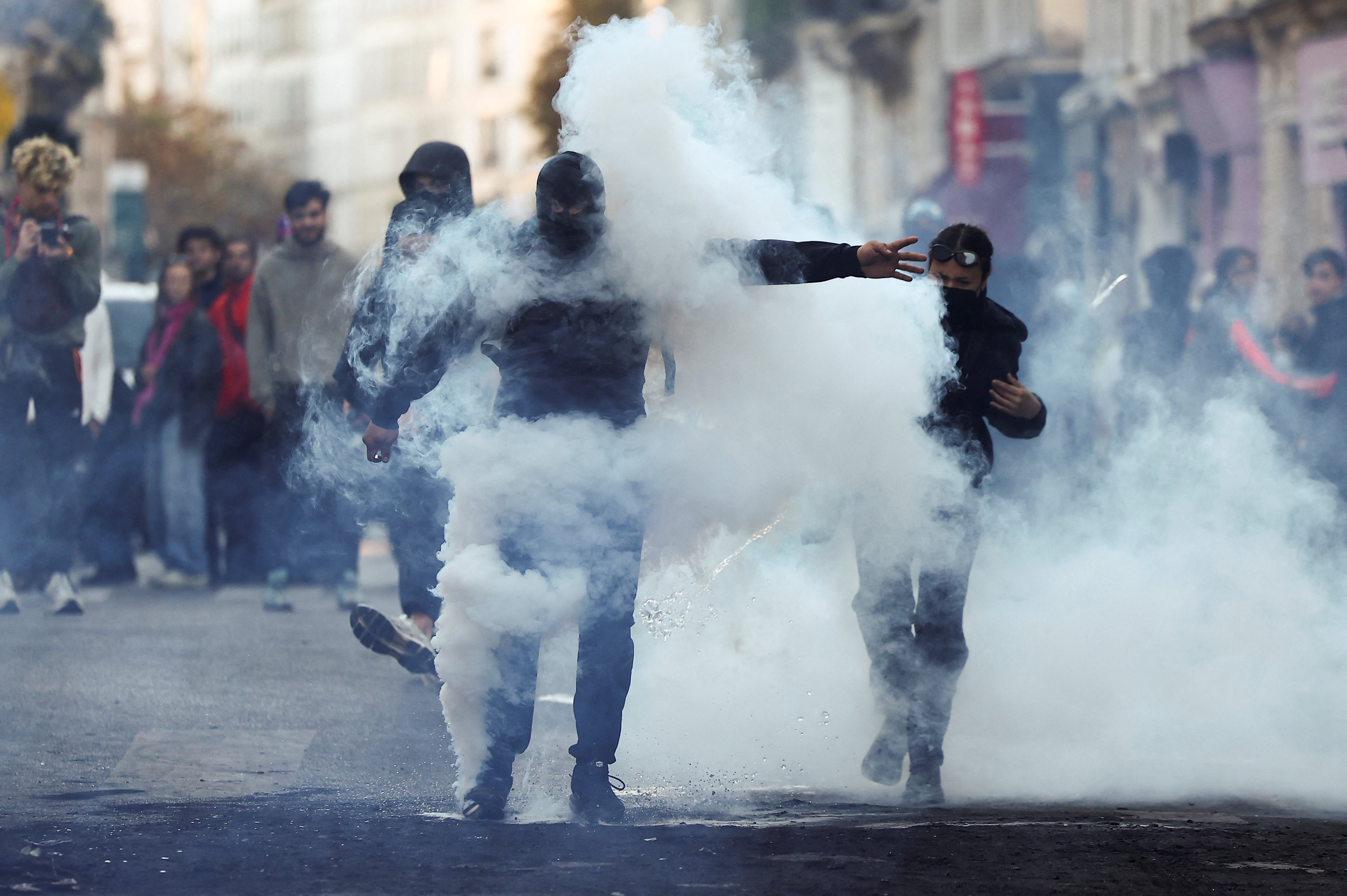 Demonstrators react amid tear gas in Paris, France, October 18, 2026. REUTERS/Abdul Saboor (REUTERS)