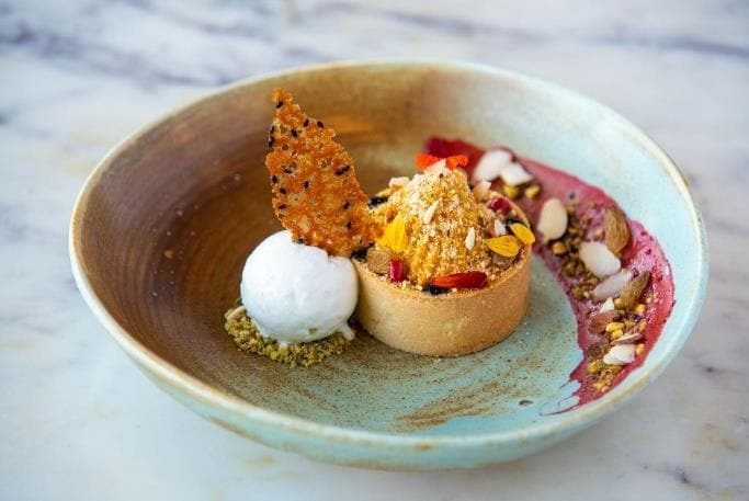 Baked gajar halwa oat crumble serves as a decadent dessert for Dussehra! Baked gajar halwa oat crumble serves as a decadent dessert for Dussehra!