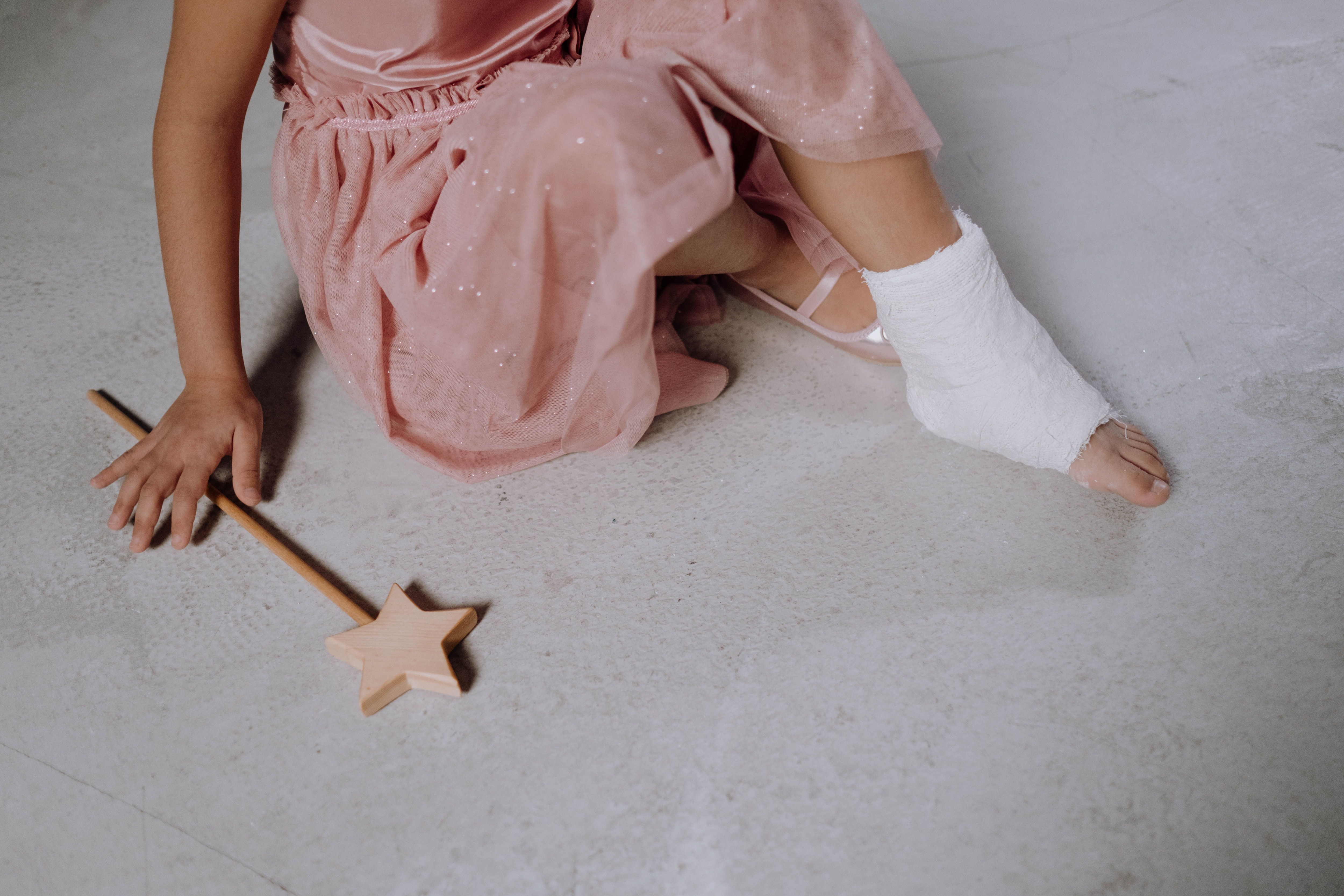 Children suffering a fracture does not indicate weak bones. (Pexel) Children suffering a fracture does not indicate weak bones. (Pexel)