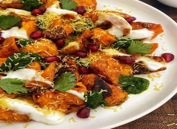 Smoky sweet potato and amaranth chaat can be served as a snack to guests. Smoky sweet potato and amaranth chaat can be served as a snack to guests.