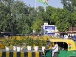 Delhi Police barricades in place as the Janpath market gains pace in CP. (RAJ K RAJ /HT PHOTO)