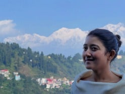 নবমীতে পাহাড়ের কোলে একান্তে সময় কাটালেন আরাত্রিকা