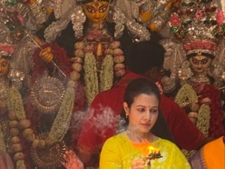 নবমীর দিনে হলুদ শাড়িতে কোয়েল