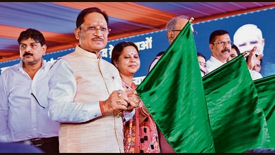 Chhattisgarh chief minister Vishnu Deo Sai inaugurates new passenger rail services at the railway station in Raipur on Tuesday. (@ChhattisgarhCMO) Chhattisgarh chief minister Vishnu Deo Sai inaugurates new passenger rail services at the railway station in Raipur on Tuesday. (@ChhattisgarhCMO)