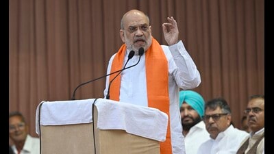 Minister of home affairs of India Amit Shah addressing the gathering during the Dussehra mela in Ludhiana on Tuesday. (Gurpreet Singh/HT)