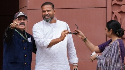 মমতা বন্দ্যোপাধ্যায়ের হাত ছাড়ার মাসদুয়েক পরে গুজরাট সরকারের থেকে 'উপহার' পেলেন ইউসুফ পাঠান। (ফাইল ছবি, সৌজন্যে পিটিআই) মমতা বন্দ্যোপাধ্যায়ের হাত ছাড়ার মাসদুয়েক পরে গুজরাট সরকারের থেকে 'উপহার' পেলেন ইউসুফ পাঠান। (ফাইল ছবি, সৌজন্যে পিটিআই)