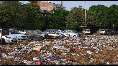 The move comes amid a failing waste disposal system, which cost the city its standing in the annual cleanliness ranking. (HT Photo) The move comes amid a failing waste disposal system, which cost the city its standing in the annual cleanliness ranking. (HT Photo)