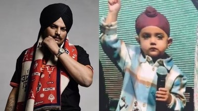 মুসেওয়ালার আড়াই বছরের ভাইয়ের বন্দুক হাতে অঙ্গভঙ্গি