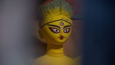 <p>దసరా రోజున సాయంత్రం జమ్మీ చెట్టును పూజించి మంత్రాన్ని జపించడం వల్ల విజయాలు సిద్ధిస్తాయని, పాపాలు తొలగిపోతాయని నమ్ముతారు. మంత్రం : శమీ శమయతే పాపం శమీ శత్రువినాశినీ| అర్జునస్య ధనుర్ధారీ రామేణ ప్రియదర్శినీ||</p> <p>దసరా రోజున సాయంత్రం జమ్మీ చెట్టును పూజించి మంత్రాన్ని జపించడం వల్ల విజయాలు సిద్ధిస్తాయని, పాపాలు తొలగిపోతాయని నమ్ముతారు. మంత్రం : శమీ శమయతే పాపం శమీ శత్రువినాశినీ| అర్జునస్య ధనుర్ధారీ రామేణ ప్రియదర్శినీ||</p>