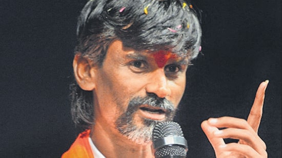 Addressing a massive Dussehra rally in Beed, the Maratha quota activist also reiterated his resolve to march to Mumbai if the state government failed to fulfil his reservation demands within the three-month deadline he had set in September. (HT Archive)