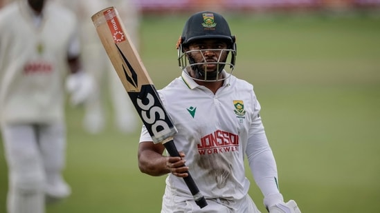 South Africa's Temba Bavuma acknowledges the crowd as he walks back to the pavilion following his dismissal on day three of the second Test match between South Africa and Australia at St Georges Park in Gqeberha