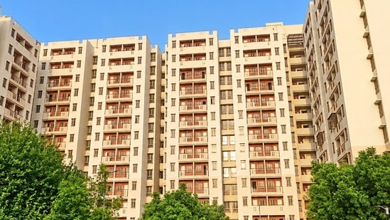 DDA said on Oct 20 that it received an overwhelming response to its Awas Nivesh Yojana 2026, with more than 2,500 low-income group (LIG) flats in Narela booked within two hours of online bookings opening on Dussehra.