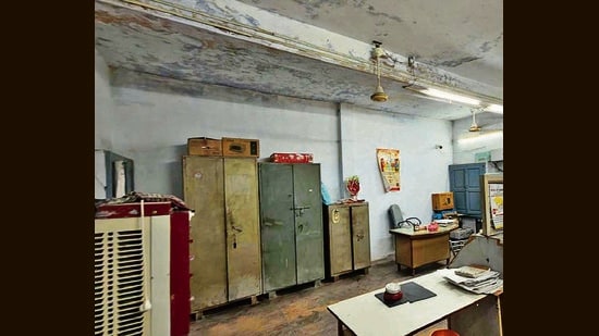 Damaged walls and poor condition of Bhattiyan Village post office in Ludhiana on Tuesday. (Gurpreet Singh/HT)