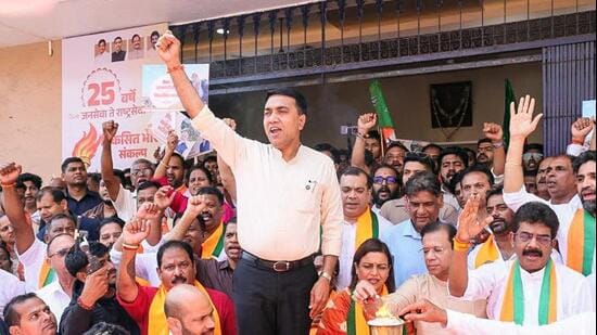 Goa chief minister Pramod Sawant during the Seva Jyoti Yatra following the Viksit Bharat Sankalp Sabha at Hanuman Natya Gruha in Mapusa, commemorating 25 years of Prime Minister Narendra Modi’s public service. (@DrPramodPSawant X/FILE PHOTO)