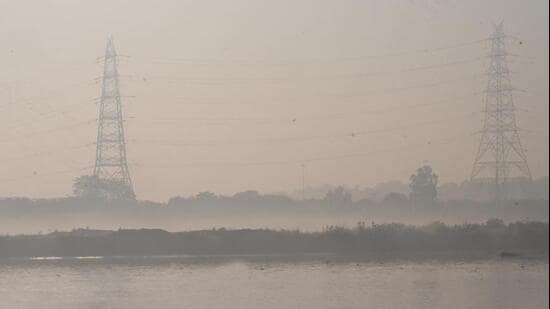 The first phase will cover the stretch from Palla to Wazirabad, while the second will extend from Wazirabad to Kalindi Kunj. (HT photo)