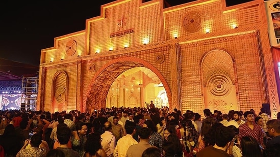 The many pandals set up all across CR Park makes it an ideal pandal hopping spot in the city. 