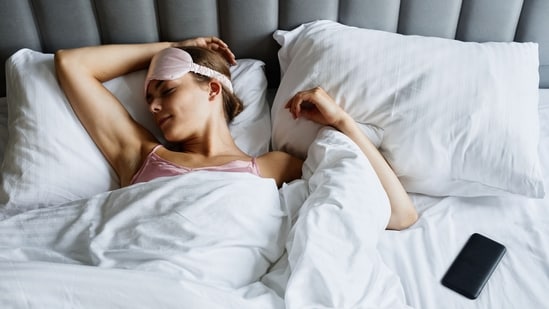 How one sleeps affects how their back feels after waking up. 