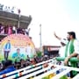 <p>ఈ కార్యక్రమంలో నాగర్‌కర్నూల్ పార్లమెంట్ సభ్యులు మల్లు రవితో పాటు ఉమ్మడి మహబూబ్‌నగర్ జిల్లాకు చెందిన పలువురు శాసనమండలి సభ్యులు (ఎమ్మెల్సీలు), శాసనసభ్యులు (ఎమ్మెల్యేలు), స్థానిక సంస్థల ప్రజాప్రతినిధులు, కాంగ్రెస్ పార్టీ సీనియర్ నాయకులు పెద్ద సంఖ్యలో పాల్గొన్నారు. స్వామివారి దర్శనం అనంతరం గ్రామంలోని పలువురు పెద్దలను, స్థానికులను సీఎం రేవంత్ రెడ్డి పేరుపేరునా పలకరించి పండుగ శుభాకాంక్షలు తెలిపారు.</p><p> </p>