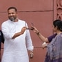 মমতা বন্দ্যোপাধ্যায়ের হাত ছাড়ার মাসদুয়েক পরে গুজরাট সরকারের থেকে 'উপহার' পেলেন ইউসুফ পাঠান। (ফাইল ছবি, সৌজন্যে পিটিআই)