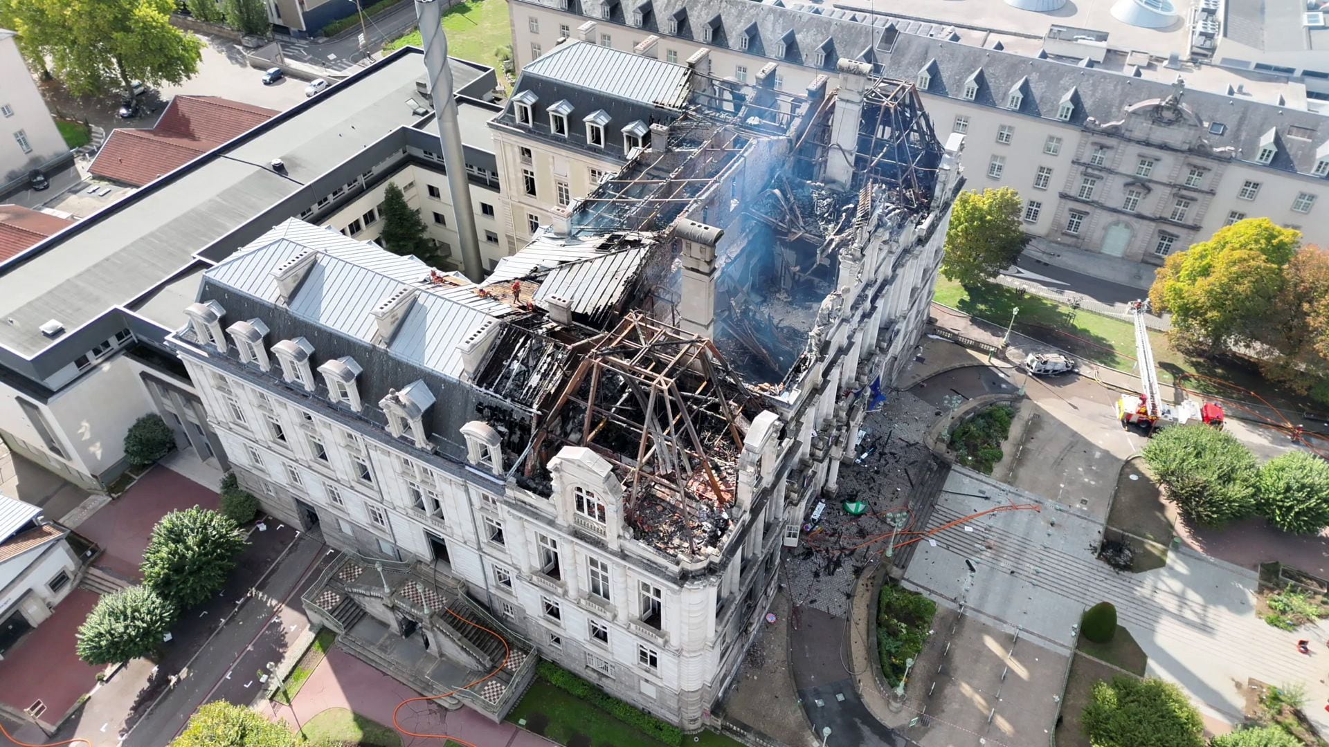 The Limoges city hall after it was set on fire. (AFP Photo) The Limoges city hall after it was set on fire. (AFP Photo)