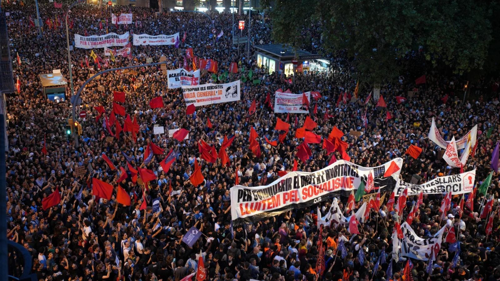 Tens of thousands march protesting the housing situation in Spain, just hours after Prime Minister Pedro Sánchez announced an early general election, in Barcelona, Spain, Monday, Oct. 5, 2026. (AP) Tens of thousands march protesting the housing situation in Spain, just hours after Prime Minister Pedro Sánchez announced an early general election, in Barcelona, Spain, Monday, Oct. 5, 2026. (AP)