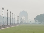 A layer of smog engulfs the India Gate on a cold morning, in Delhi, Wednesday, Oct 21
