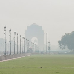 A layer of smog engulfs the India Gate on a cold morning, in Delhi, Wednesday, Oct 21