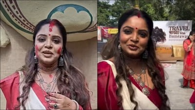 সিঁদুর, লাল টিপে সেজে মা দুর্গাকে বরণ করলেন অনিন্দিতা। সিঁদুর, লাল টিপে সেজে মা দুর্গাকে বরণ করলেন অনিন্দিতা।