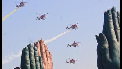 Kashi skies roar as IAF completes final rehearsal on Wednesday. (Rajesh Kumar/HT) Kashi skies roar as IAF completes final rehearsal on Wednesday. (Rajesh Kumar/HT)