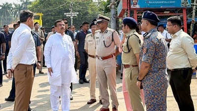 নিরঞ্জনের সময় প্রতিমায় স্পর্শ করবেন কেবল সনাতনীরাই, কড়া নির্দেশ মুখ্যমন্ত্রীর (@cmowbgov) নিরঞ্জনের সময় প্রতিমায় স্পর্শ করবেন কেবল সনাতনীরাই, কড়া নির্দেশ মুখ্যমন্ত্রীর (@cmowbgov)